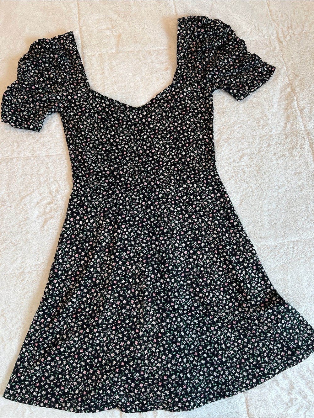 Like new H&M Black Floral V-Neck Mini Dress with Puff Sleeves - Picture 1 of 9